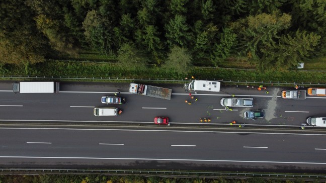 Crash mit fnf Fahrzeugen: Sperre der Pyhrnautobahn bei Ried im Traunkreis nach Verkehrsunfall