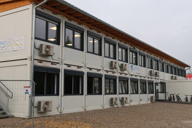 Brand eines Heizkrpers im Containerkomplex einer Mittelschule in Ried im Innkreis