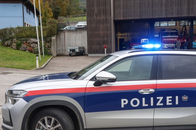 Steinbach am Ziehberg: Feuerwehr bei Belftungsmanahmen nach bereits gelschtem Brand im Einsatz