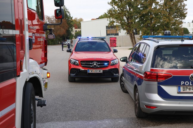 Einsatzkrfte bei Brand einer Waschmaschine in einem Einfamilienhaus in Wels-Lichtenegg im Einsatz