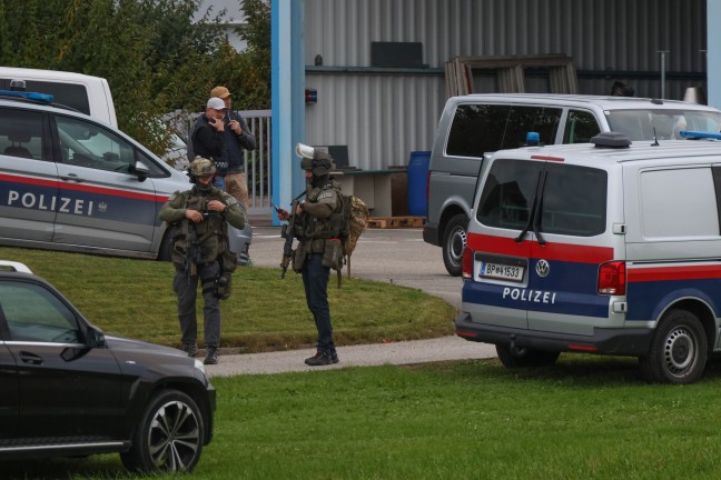Cobraeinsatz: Polizeigroaufgebot bei Bauernhof in Vorchdorf im Einsatz