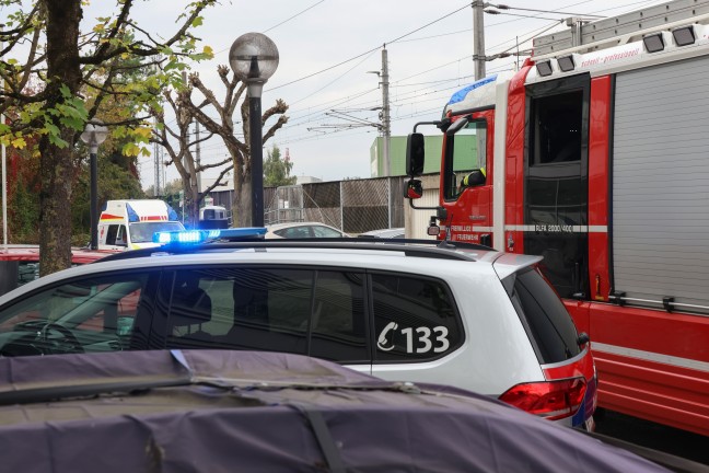 Beginnender Brand eines Mllcontainers im Mllraum einer Wohnanlage in Wels-Vogelweide