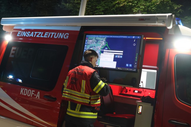 Traunkirchen: Drohnen der Feuerwehr bei groer Suchaktion nach abgngiger Frau im Einsatz