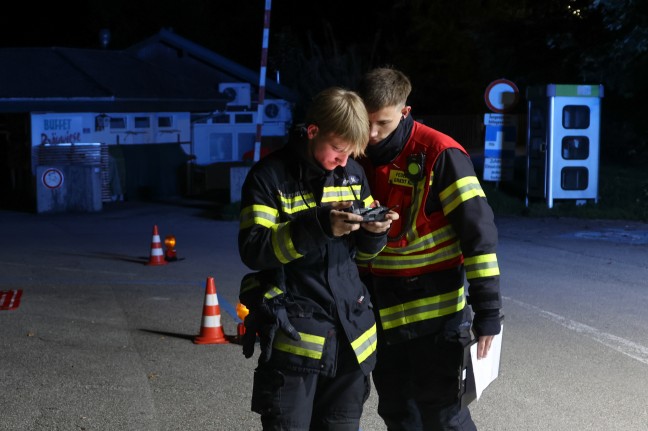 Traunkirchen: Drohnen der Feuerwehr bei groer Suchaktion nach abgngiger Frau im Einsatz
