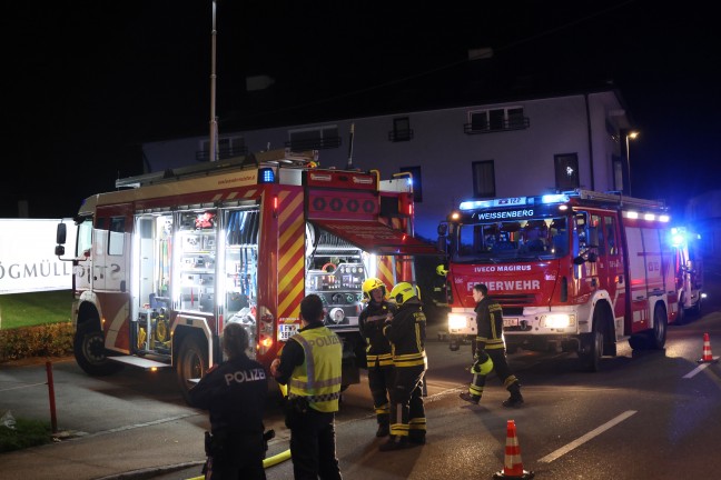 Einsatz zweier Feuerwehren bei Wohngebude und Gastrolokal im Ortszentrum von Neuhofen an der Krems
