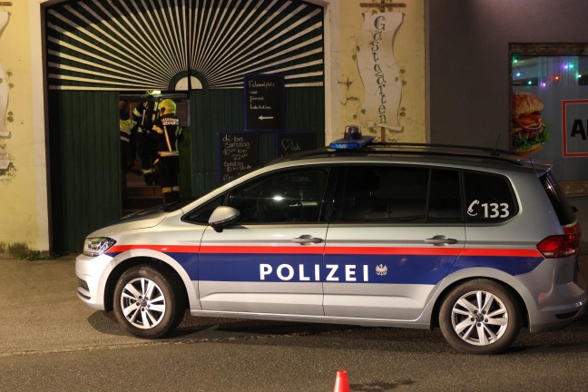 Einsatz zweier Feuerwehren bei Wohngebude und Gastrolokal im Ortszentrum von Neuhofen an der Krems