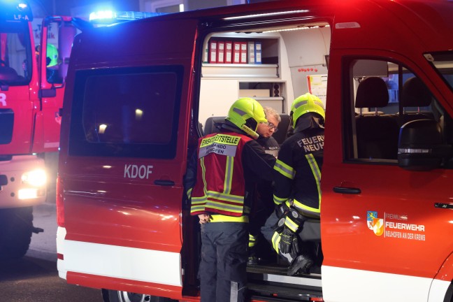 Einsatz zweier Feuerwehren bei Wohngebude und Gastrolokal im Ortszentrum von Neuhofen an der Krems