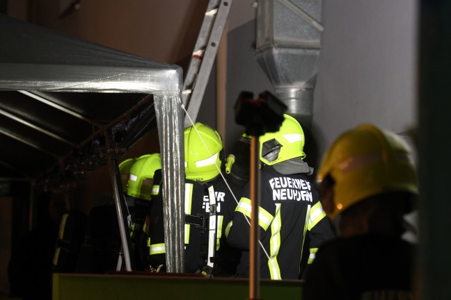 Einsatz zweier Feuerwehren bei Wohngebude und Gastrolokal im Ortszentrum von Neuhofen an der Krems