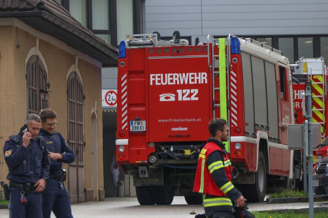 Schadstoffaustritt: Drei Feuerwehren bei Klinikum in Kirchdorf an der Krems im Einsatz