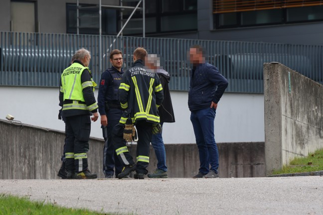 Schadstoffaustritt: Drei Feuerwehren bei Klinikum in Kirchdorf an der Krems im Einsatz