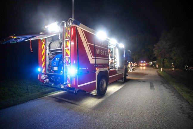 Autoberschlag: Feuerwehr bei Aufrumarbeiten nach Unfall in Buchkirchen im Einsatz