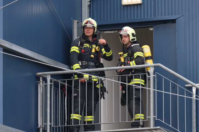 Sprinkleranlage lschte Brand in Kantinenkche bei Mbelhauszentrale in Wels-Neustadt