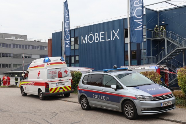 Sprinkleranlage lschte Brand in Kantinenkche bei Mbelhauszentrale in Wels-Neustadt