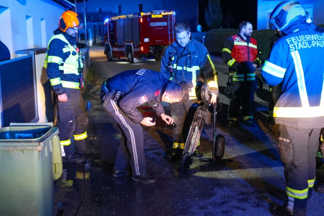 E-Scooter in einem Wohnhaus in Stadl-Paura mitten in der Nacht in Flammen aufgegangen