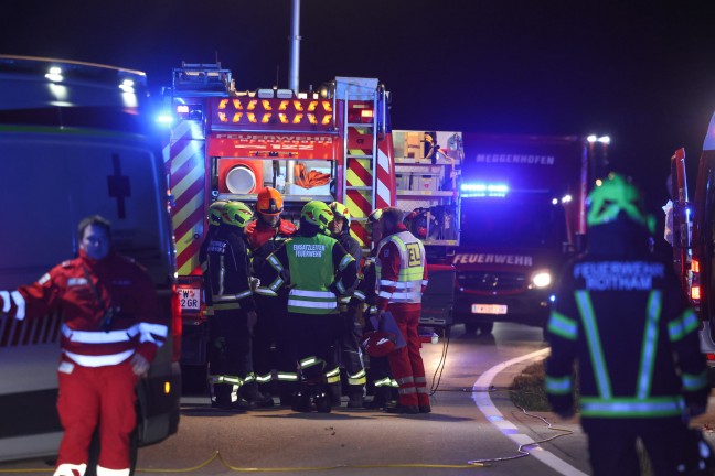 Tdlicher Verkehrsunfall: Auto auf Gallspacher Strae bei Meggenhofen frontal gegen Baum gekracht