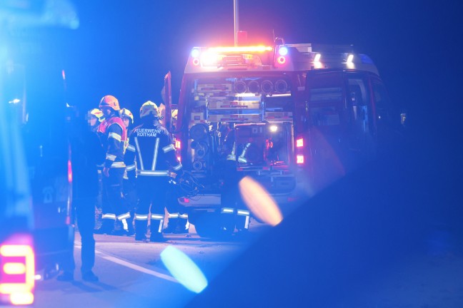 Tdlicher Verkehrsunfall: Auto auf Gallspacher Strae bei Meggenhofen frontal gegen Baum gekracht