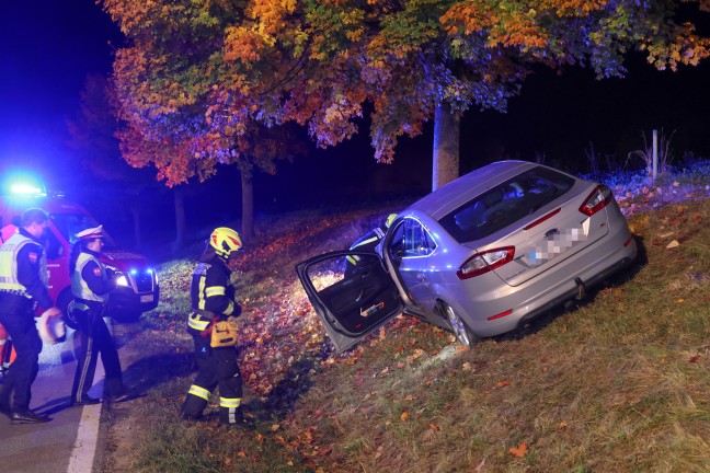 Tdlicher Verkehrsunfall: Auto auf Gallspacher Strae bei Meggenhofen frontal gegen Baum gekracht