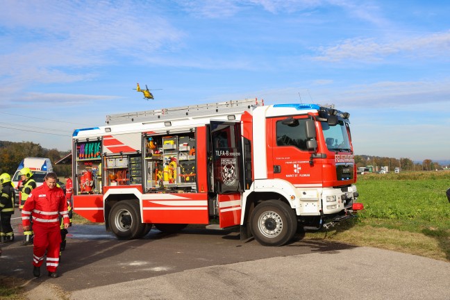 Notarzthubschrauber nach schwerem Kreuzungscrash mit vier Verletzten bei St. Florian im Einsatz