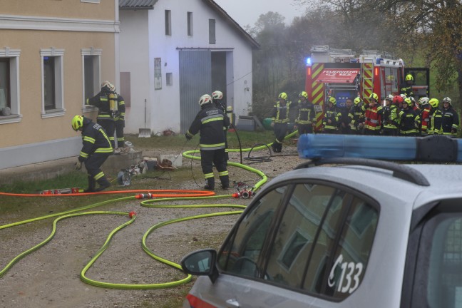 Ausgedehnter Brand einer Selche in einem Vierkanter in Schleiheim