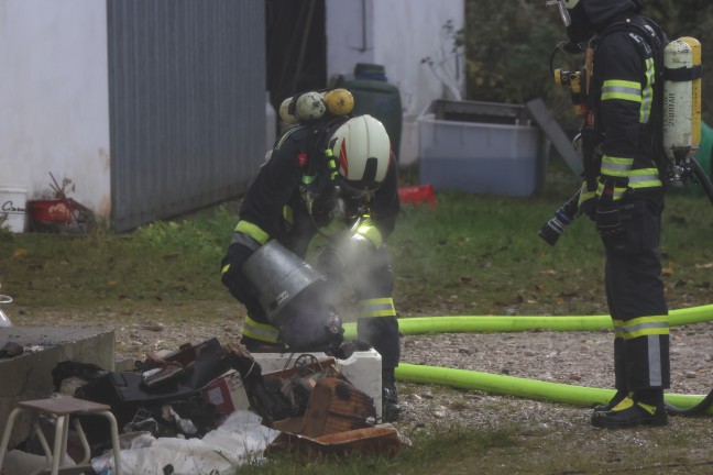 Ausgedehnter Brand einer Selche in einem Vierkanter in Schleiheim