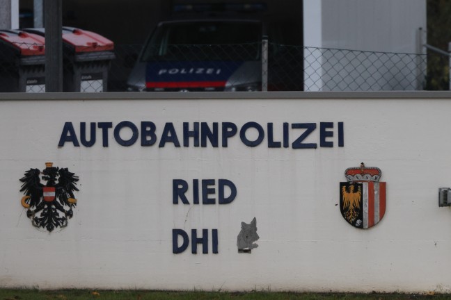 Gestoppt: Geisterfahrerin (85) auf Innkreisautobahn durchbrach Straensperre der Polizei