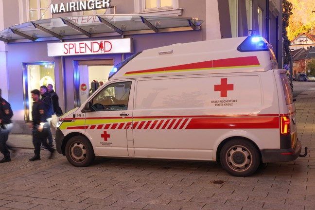 Bewohner bei ausgedehntem Wohnungsbrand im Stadtzentrum von Ried im Innkreis in Sicherheit gebracht