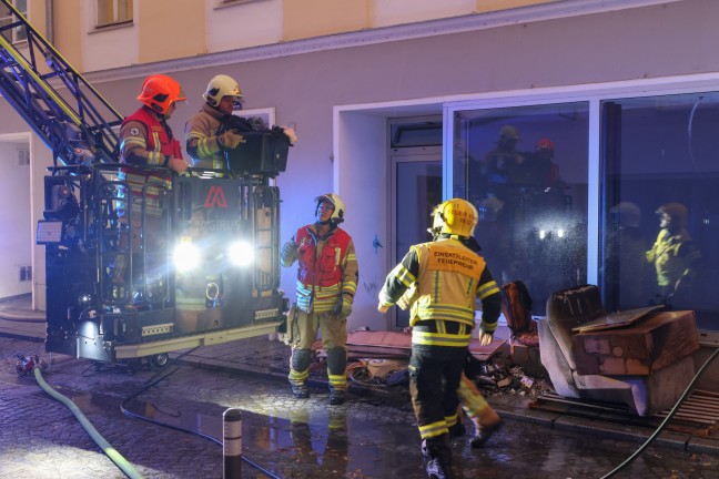 Bewohner bei ausgedehntem Wohnungsbrand im Stadtzentrum von Ried im Innkreis in Sicherheit gebracht