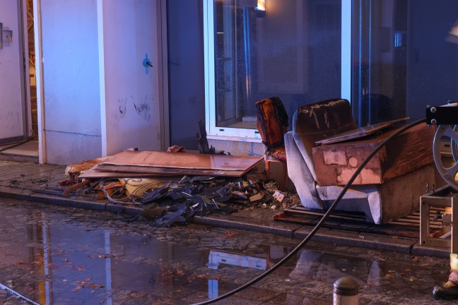 Bewohner bei ausgedehntem Wohnungsbrand im Stadtzentrum von Ried im Innkreis in Sicherheit gebracht