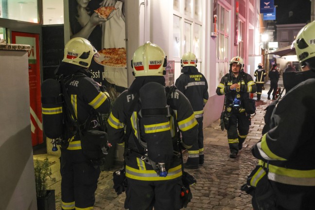 Glimmbrand in einem Restaurant in Wels-Innenstadt sorgte fr grere Rauchentwicklung