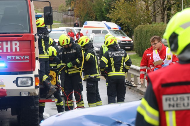 Vier teils Schwerverletzte bei Frontalcrash zweier Autos in St. Marien