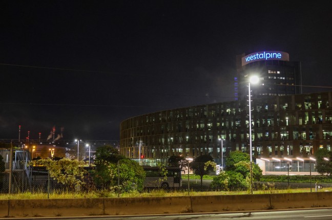 Tdlicher Arbeitsunfall: Arbeiter (49) auf Baustelle in Linz unter Betonelement eingeklemmt