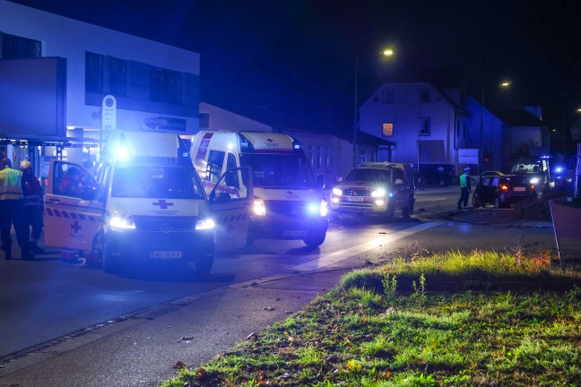 Geisterfahrerunfall: Heftiger Crash mit falsch fahrendem PKW auf Wiener Strae in Wels-Pernau