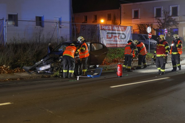Geisterfahrerunfall: Heftiger Crash mit falsch fahrendem PKW auf Wiener Strae in Wels-Pernau