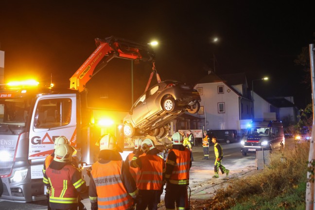 Geisterfahrerunfall: Heftiger Crash mit falsch fahrendem PKW auf Wiener Strae in Wels-Pernau