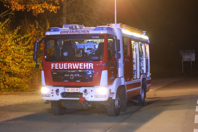 Tdlicher Unfall: Auto auf Innviertler Strae bei Grieskirchen frontal gegen Preisanzeiger gekracht