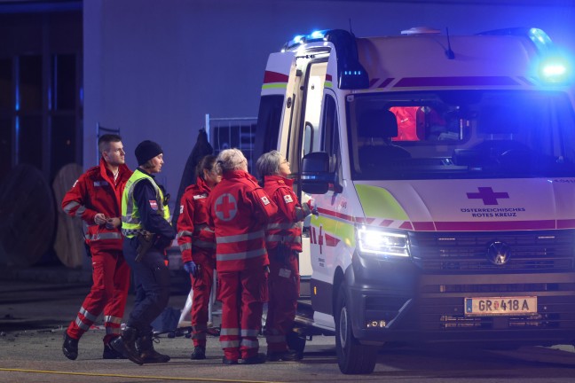 Tdlicher Unfall: Auto auf Innviertler Strae bei Grieskirchen frontal gegen Preisanzeiger gekracht