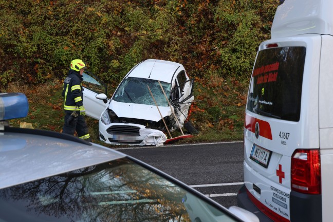 Frontalcrash: Personenrettung bei schwerem Verkehrsunfall auf Innviertler Strae in Bad Schallerbach