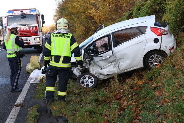 Frontalcrash: Personenrettung bei schwerem Verkehrsunfall auf Innviertler Strae in Bad Schallerbach