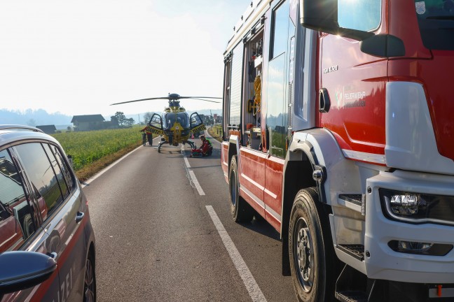 Kreuzungscrash zweier Kleintransporter in Weikirchen an der Traun endet mit drei Verletzten