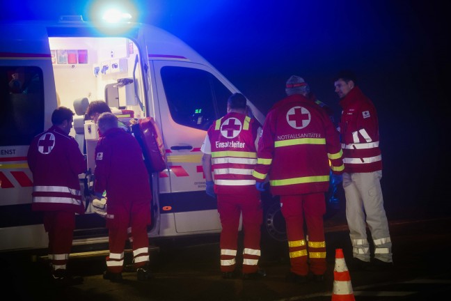 Schwerer Verkehrsunfall in einem Kreuzungsbereich in Eggelsberg