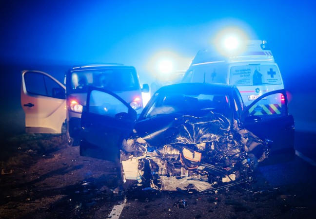 Schwerer Verkehrsunfall in einem Kreuzungsbereich in Eggelsberg