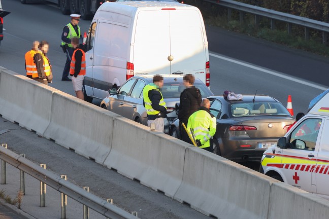 Auffahrunfall: Kilometerlanger Stau nach Verkehrsunfall auf Welser Autobahn in Wels-Puchberg