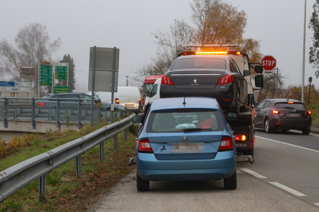 Kreuzungscrash zwischen zwei PKW auf Voralpenstrae in Kremsmnster fordert zwei Verletzte