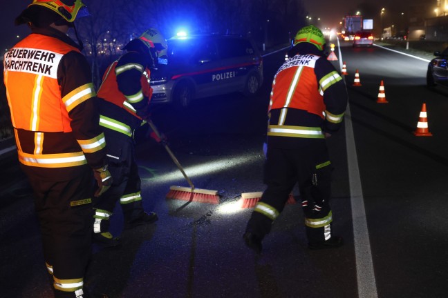 Abendverkehr: Auffahrunfall zwischen Kleintransporter und Auto auf Wiener Strae in Marchtrenk