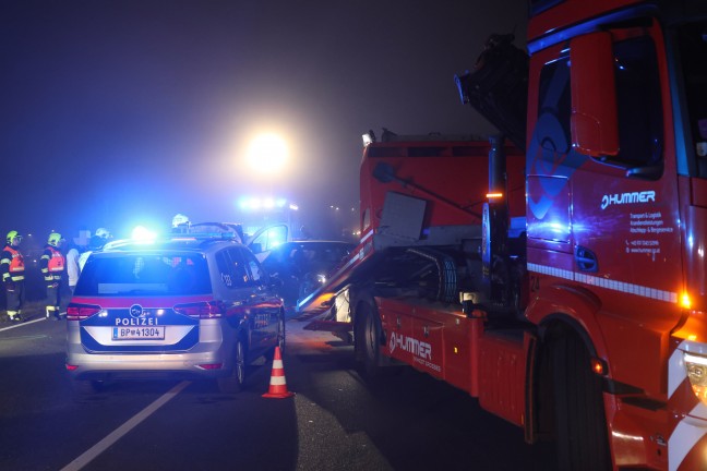 Abendverkehr: Auffahrunfall zwischen Kleintransporter und Auto auf Wiener Strae in Marchtrenk
