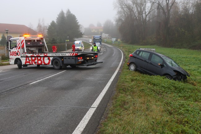 Stau im Frhverkehr nach Kreuzungscrash auf Innviertler Strae bei Krenglbach