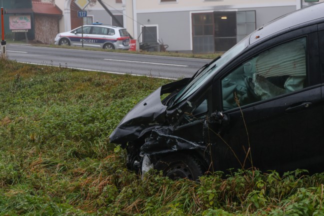Stau im Frhverkehr nach Kreuzungscrash auf Innviertler Strae bei Krenglbach