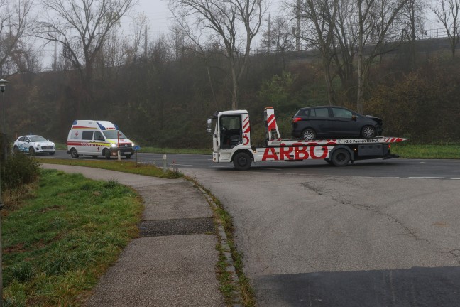 Stau im Frhverkehr nach Kreuzungscrash auf Innviertler Strae bei Krenglbach