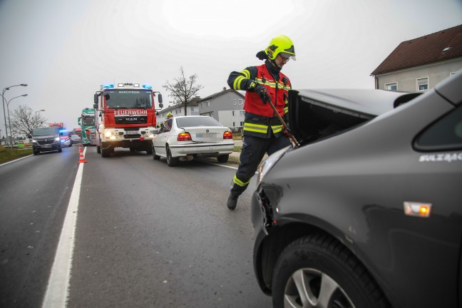 Aufrumarbeiten nach Auffahrunfall auf Wiener Strae bei Marchtrenk