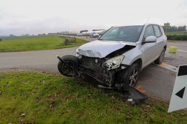 Schwerer Verkehrsunfall in einem Kreuzungsbereich in Hochburg-Ach